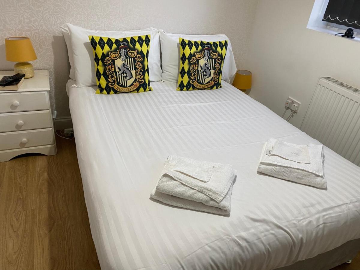 Apartamento de 1000 m2 com 3 quarto Watford  Exterior foto