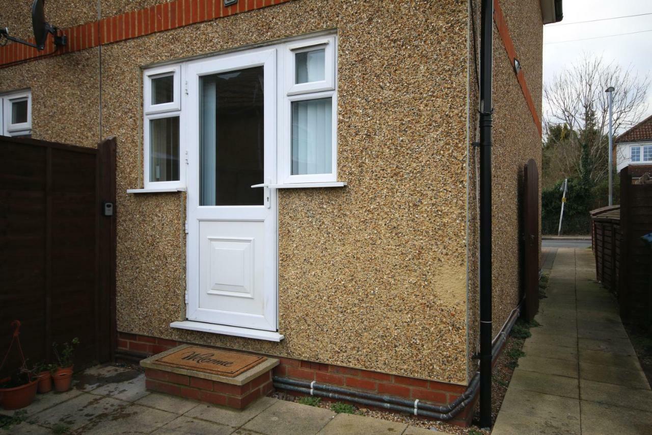 Apartamento de 1000 m2 com 3 quarto Watford  Exterior foto